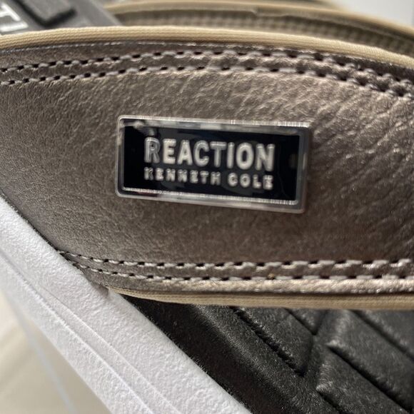 Kenneth Cole Reaction Four Thong Sandals - Picture 4 of 8
